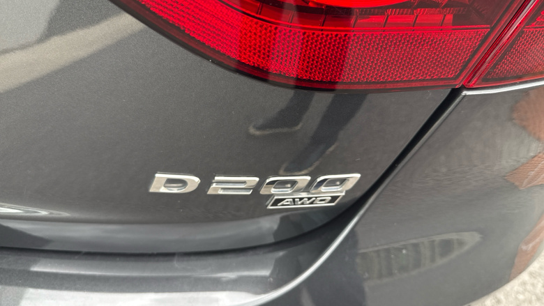 Jaguar XF 2.0 D200 R-Dynamic HSE 4dr Auto AWD Diesel Saloon